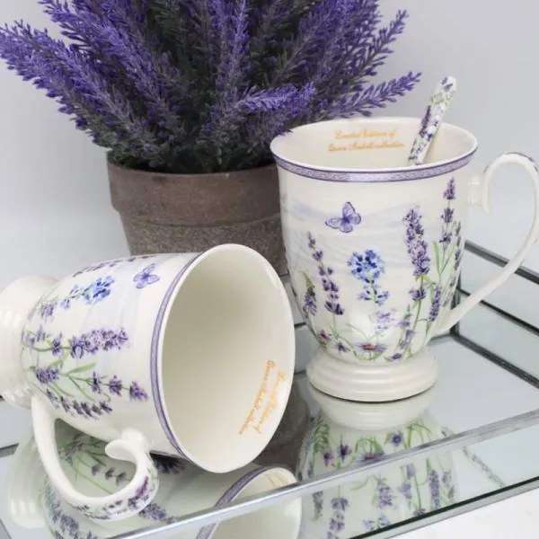 Levendulás porcelán bögre szett kanállal 300 ml - 2 darabos - szív díszdobozban