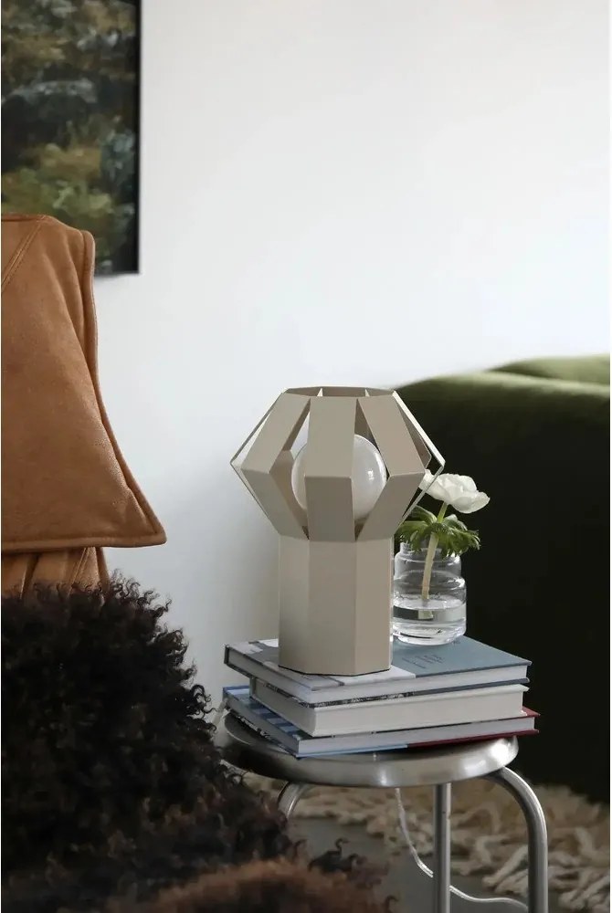 Bézs fém asztali lámpa fém búrával (magasság 27 cm) Octa – Markslöjd