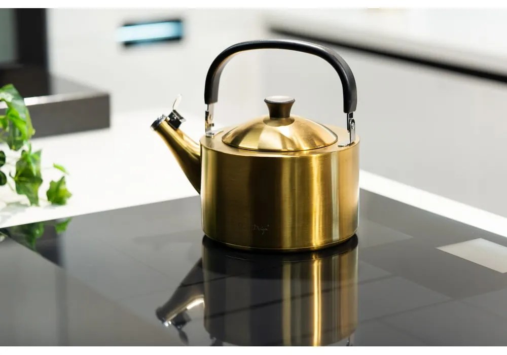 Aranyszínű rozsdamentes acél vízforraló kanna 1,5 l Diamante – Vialli Design