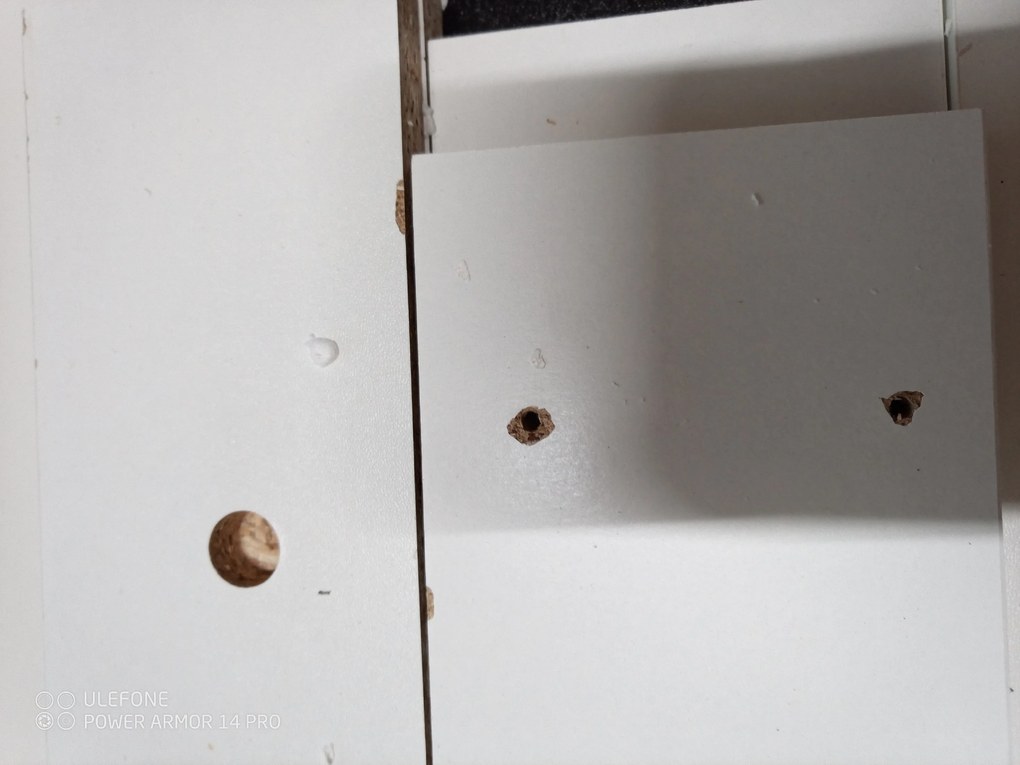 AKCIÓ Fekete étkezőasztal fehér lábakkal MADO 120x80 II. minőség