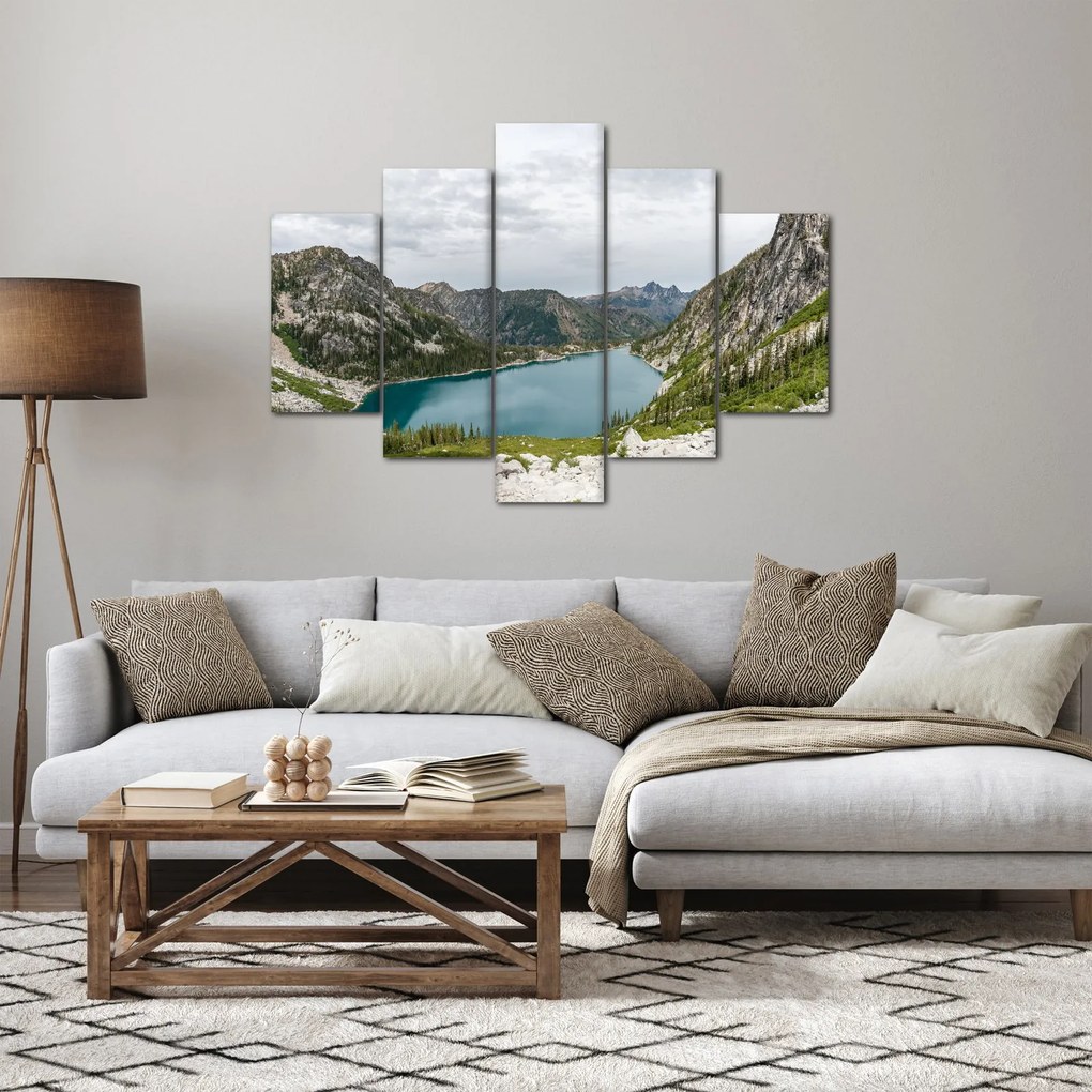 A hegyekben lévő tó képe (150x105 cm)