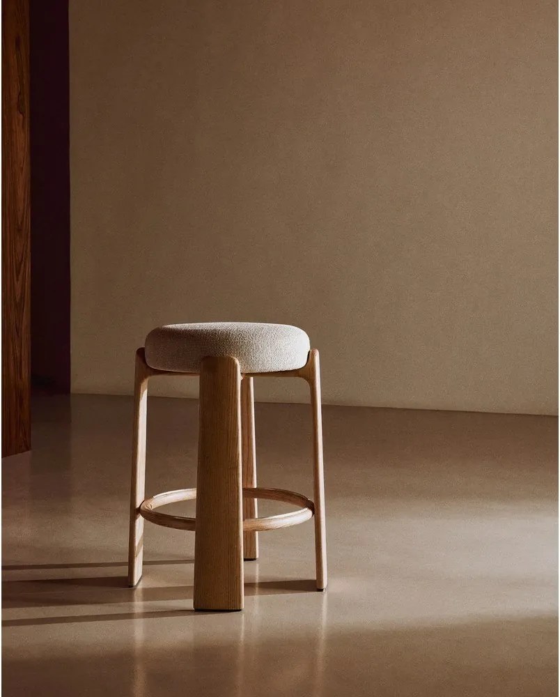 Bézs-világos natúr színű kőrisfa bárszék (ülésmagasság 65 cm) Granite – Kave Home