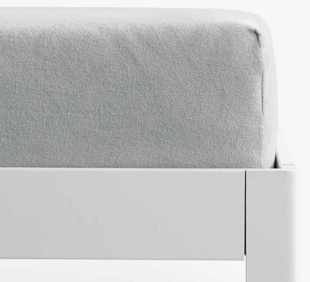 Goldea gumis nem áteresztő frottír lepedő - világosszürke 180 x 200 cm