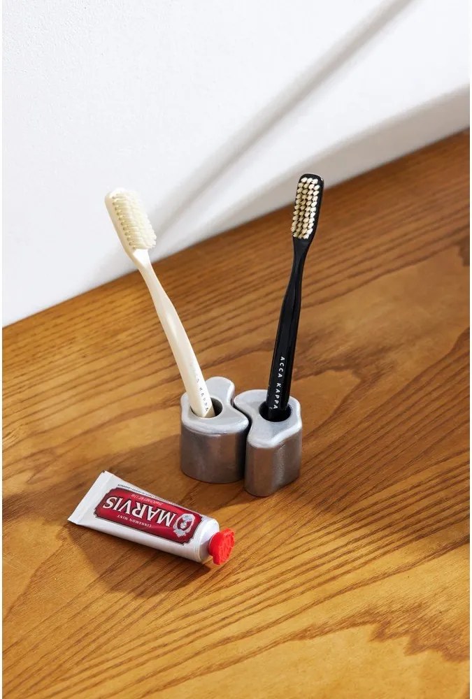 Ezüstszínű fém fogkefetartó Mis – noo.ma