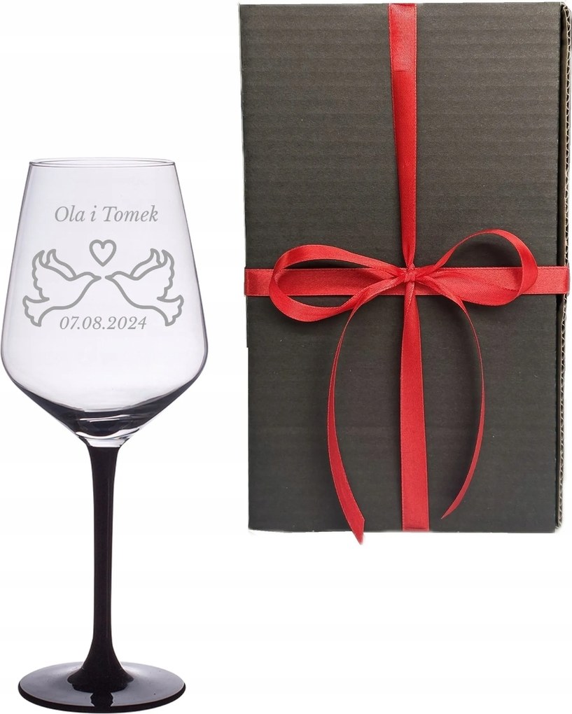 370ml-es fekete lábú borospohár gravírozással esküvőre, dobozban