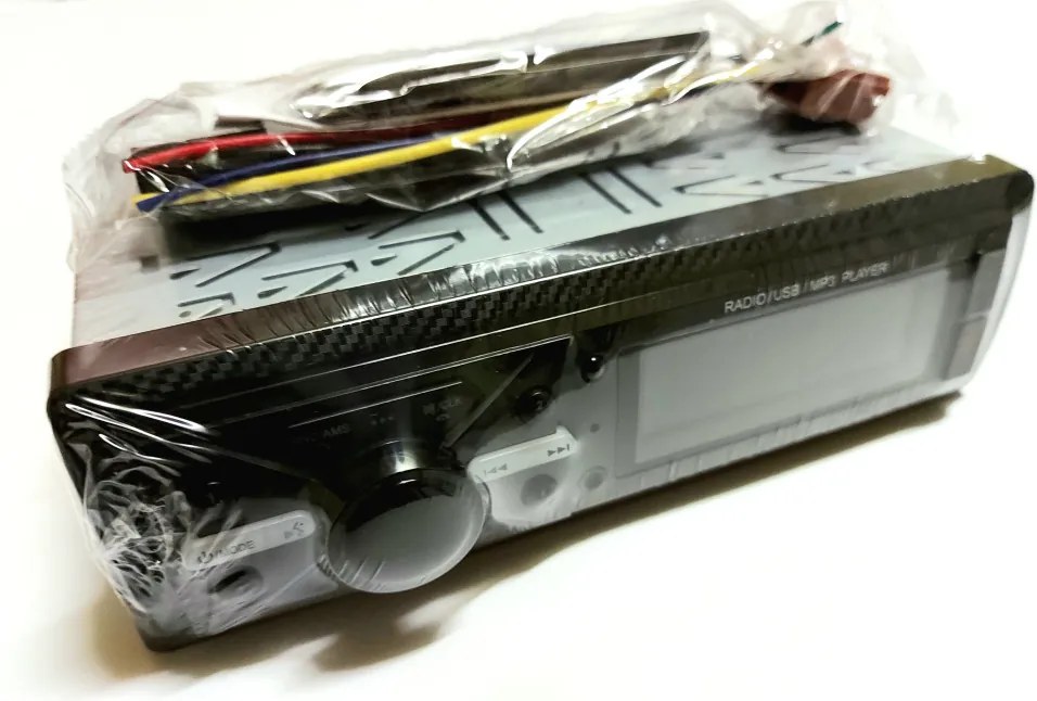 XY009 Minőségi Autórádió Fejegység MP3 USB Bluetooth funkcióval Távirányítóval