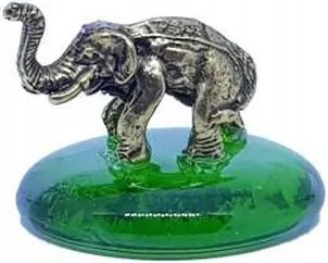 Fém Figura Szerencsére Elefánt Áll Egy Színes Kőn