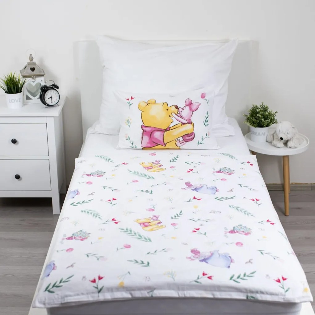 Disney Micimackó Pooh Hugs gyerek, ovis ágyneműhuzat 100×135 cm, 40×60 cm