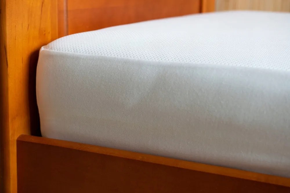 Lengyel vízhatlan lepedő 140x200 védő gumis erős tartós