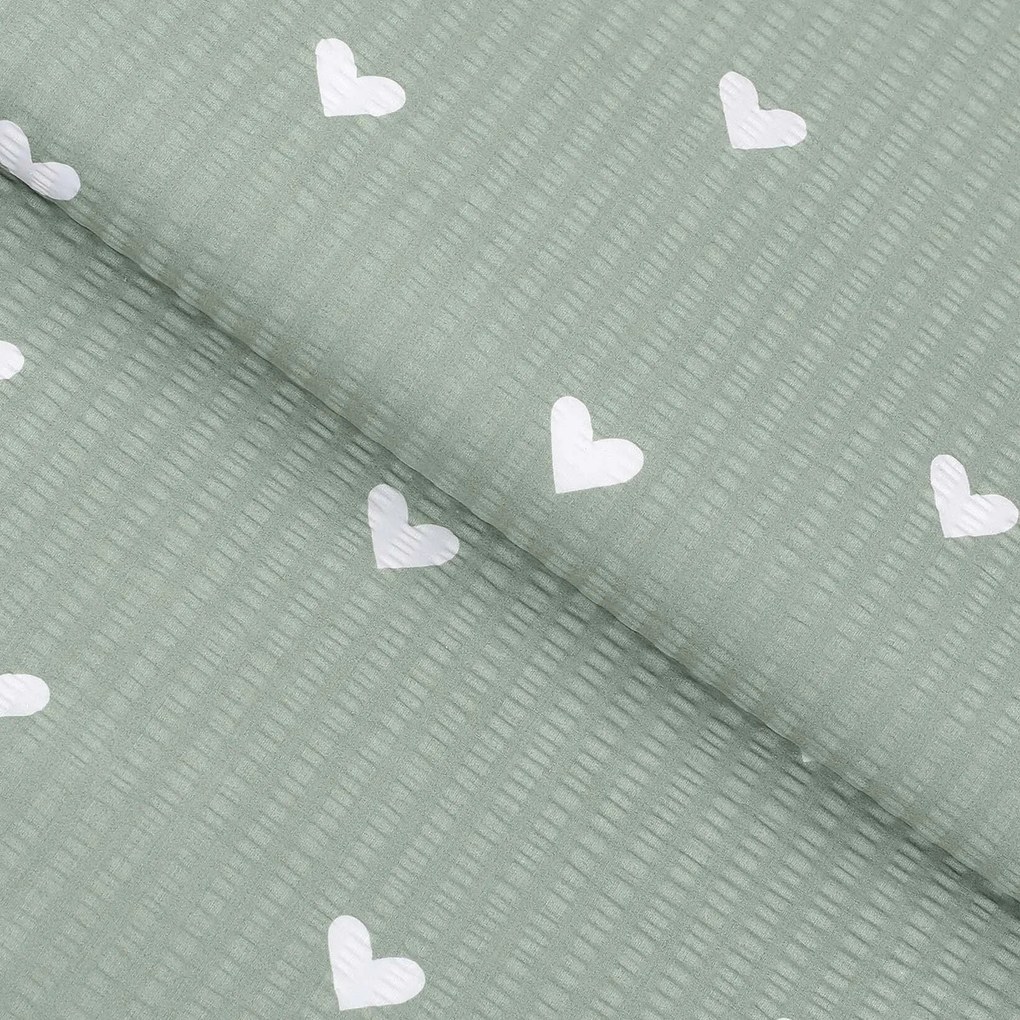 Goldea pamut krepp anyag - szívecskék, zsálya színű alapon 160 cm