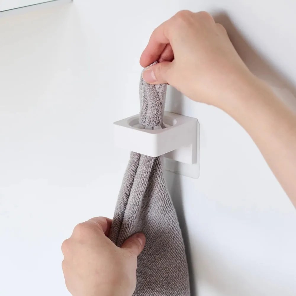 Fehér műanyag multifunkciós tartó Film Hook – YAMAZAKI