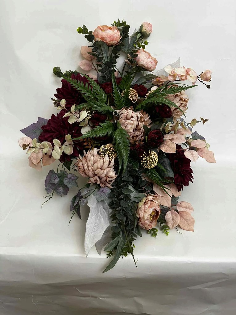 Kompozíció Virágok a sírhoz temető csokor virágtartó művirágok