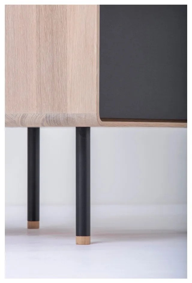 Fekete-natúr színű tölgyfa magas komód 60x100 cm Fina – Gazzda