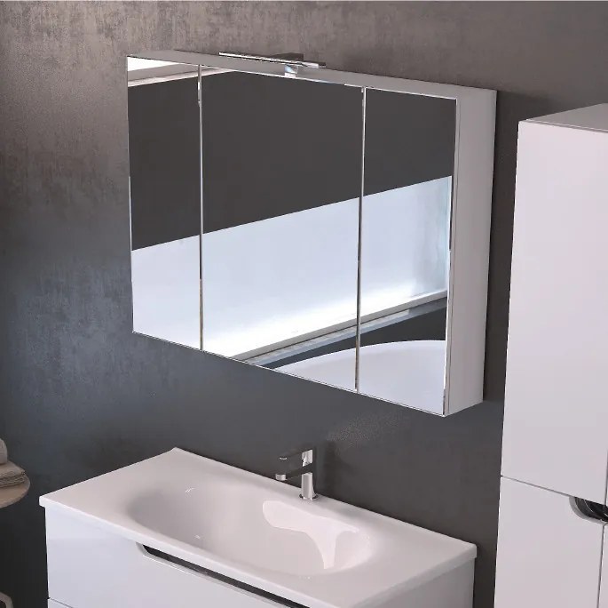 Piramida AKVA Tükrös fürdőszobai szekrény - LED világítással - 75 x 69 x 15 cm