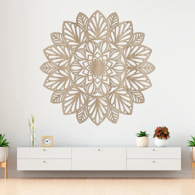 Fából készült mandala a falon | LÓTUSZ