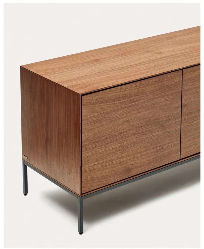 Natúr színű TV-állvány diófa dekorral 195x55 cm Vedrana – Kave Home