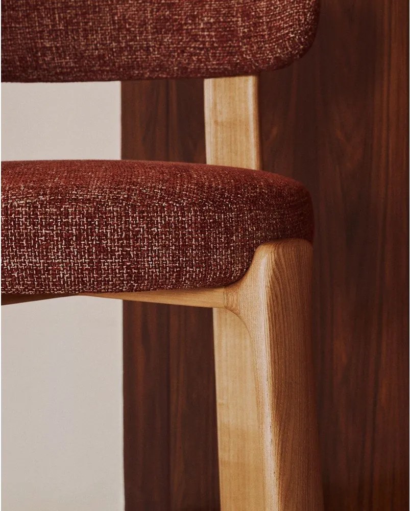 Terrakotta színű-világos natúr színű kőrisfa bárszék (ülésmagasság 65 cm) Granite – Kave Home