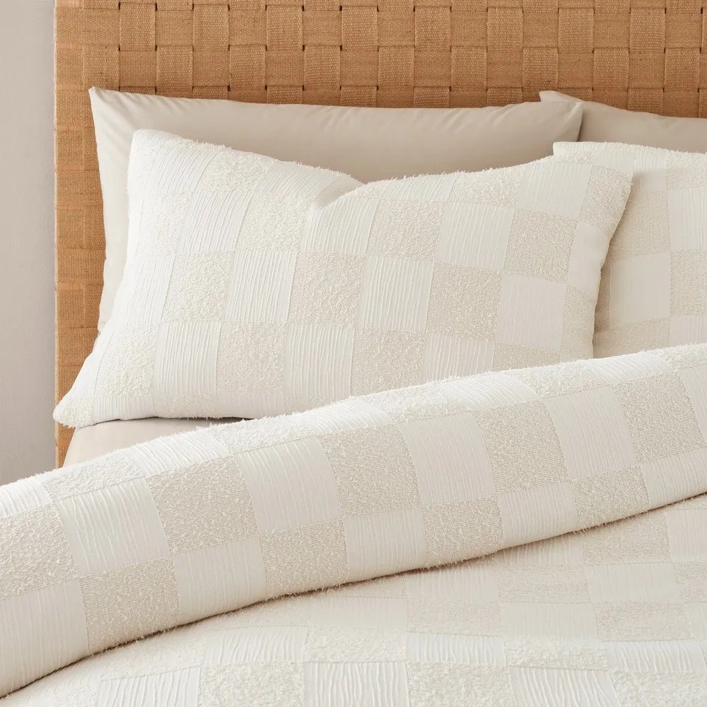 Krémszínű kétszemélyes-hosszabbított buklé ágyneműhuzat 230x220 cm Cosy Checkerboard – Catherine Lansfield