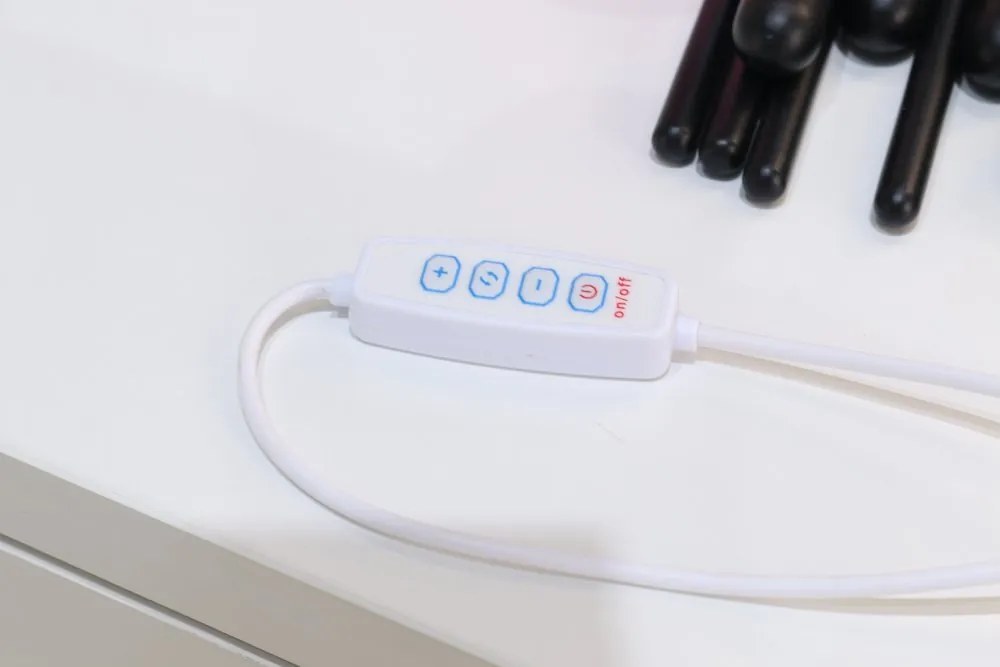 Nagy öltözőasztal fehér, világítással 80 x 40 x 110cm