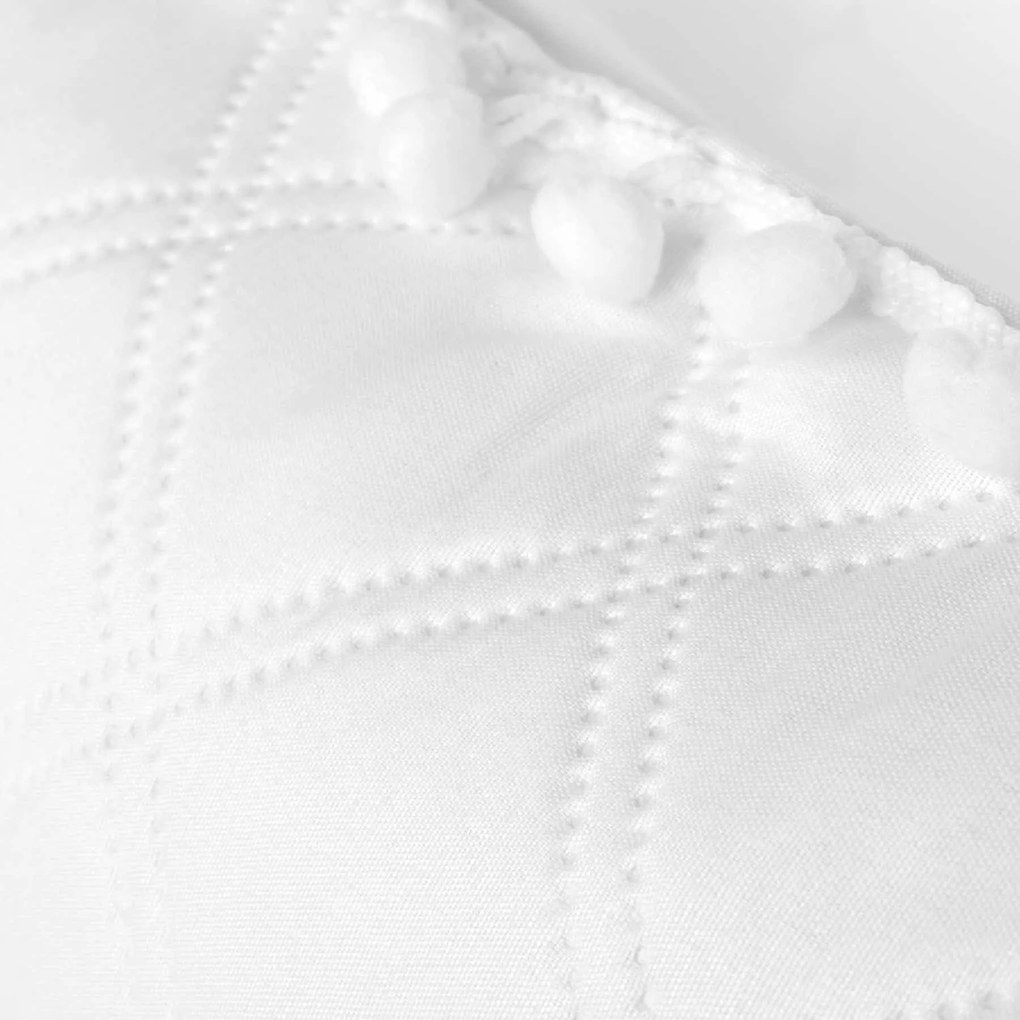 Pompoo 220x240 steppelt dekor ágytakaró pomponokkal, fehér