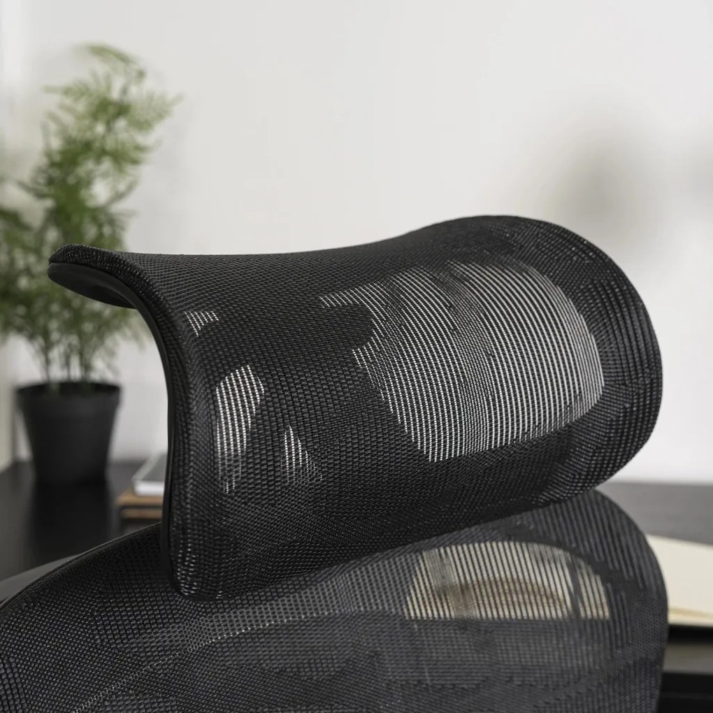 Forgószék ergonomikus kialakítással, fekete színben. NINO