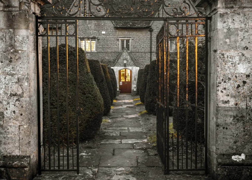 Poszter 70x50cm Egy régi házikó homlokzata Siddingtonban, Assaf Frank