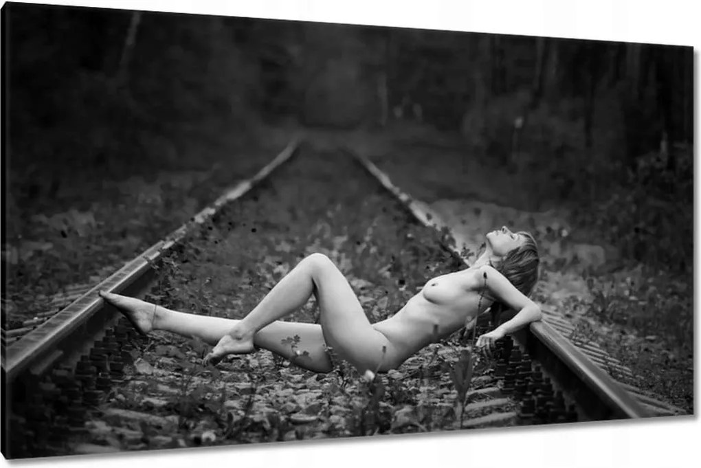 Vászonkép 120x70 Meztelen nő a síneken