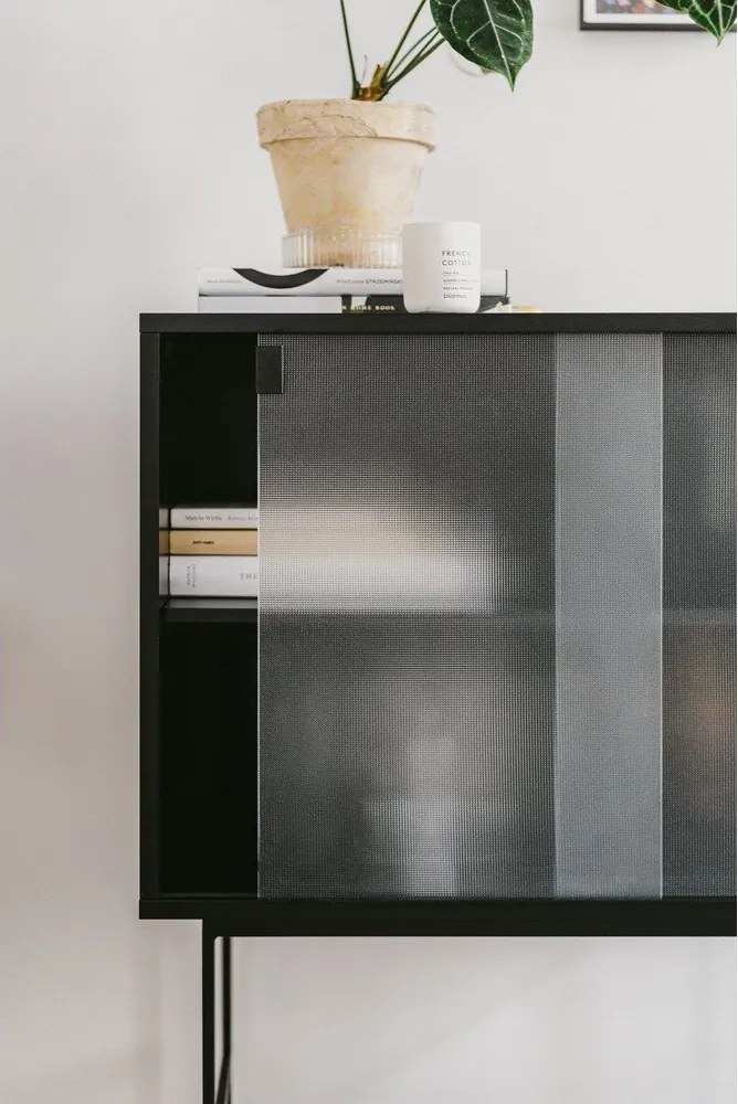 Fekete tálalószekrény tolóajtóval 70x109x40 cm Lekko – noo.ma