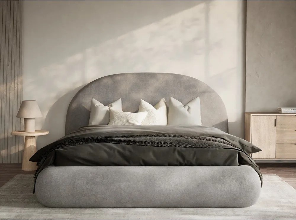 Szürkésbézs kárpitozott ágyneműtartós franciaágy ágyráccsal 140x200 cm Maumere – Maison de Rêve