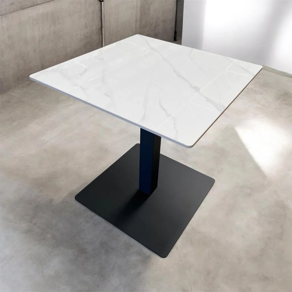 Bisztróasztal Fehér fényes márványhatású szinterezett kerámia lappal, 70×70 cm méretben. Ristretto