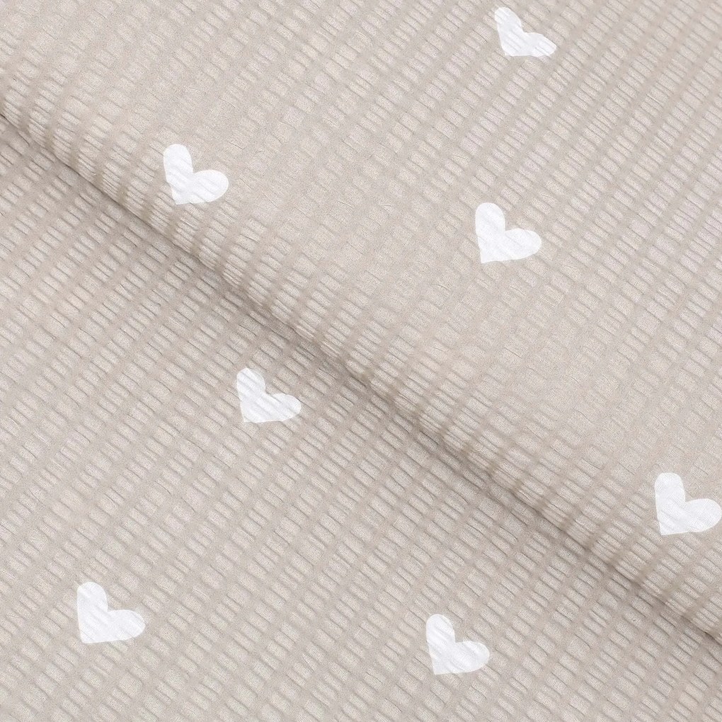 Goldea pamut krepp anyag - szívecskék, latté színű alapon 160 cm