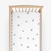 Goldea gyermek gumis pamut lepedő kiságyba - áfonya mintás 60 x 120 cm
