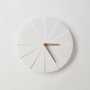 ODLITO Beton falióra Torta – fehér – 28,5 cm – barna mutatók