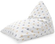 Triangl babzsák festett szív fehéren, fehér