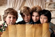 Fotográfia Corey Feldman, Sean Astin, Jeff Cohen and Jonathan Ke Quan