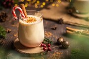 Illusztráció Eggnog with spicy cinnamon.Christmas and winter, Weedezign