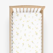 Goldea gyermek gumis pamut lepedő kiságyba - kamilla virágok 60 x 120 cm