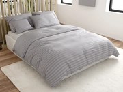 Mikroszálas hotel ágyneműhuzat JASMINE világosszürke - 2 cm csík, hotel stílusú zseb Ágyneműhuzat mérete: 70 x 90 cm | 140 x 220 cm