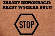 Lábtörlő Az Ajtó Alá A Demokrácia Szabályai: Mindenki Letörli A Cipőjét