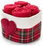 Karácsonyi ajándék szett: skótkockás textil zsákban 4 db piros kis pamut törülköző