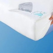 Vízálló lepedő gumival a kerülete mentén TiaHome - 70x140cm