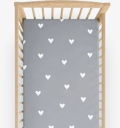 Goldea gyermek körgumis pamut lepedő kiságyba - szívecskék, szürke alapon 60 x 120 cm