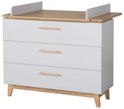 Világosszürke alacsony gyerek komód pelenkázó feltéttel tölgyfa dekorral 117x104 cm Caro – Roba