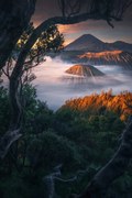 Fotográfia First glimpses of Mount Bromo, NingYun Ye