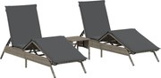 vidaXL 2 db szürke polyrattan napozóágy asztallal