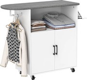 HOMCOM Vasalószekrény Kerekekkel Ruhafakasztóval Nyitott Polccal és Vasalódeszkával 125x43.5x102.5 cm Fehér | Aosom