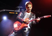 Fotográfia Matthew Bellamy of Muse at 105's Not So Silent Night 2009, Tim Mosenfelder