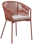 Terrakotta színű fém-párnázott kerti szék Yanet – Kave Home