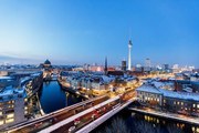 Fotográfia Aerial view of Berlin illuminated skyline, Alexander Spatari