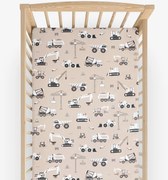 Goldea gyerek körgumis pamut lepedő kiságyba - teherautók és markolók bézs alapon 60 x 120 cm